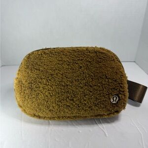Lululemon Everywhere Belt Bag